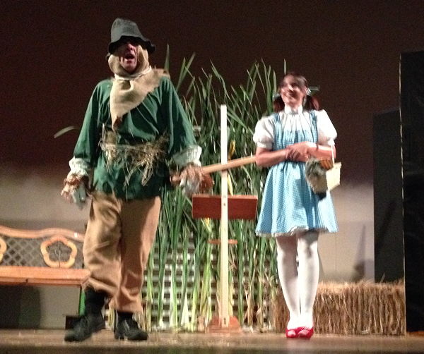 Act 1 Scene 3 Scarecrow Sings As Dorothy Watches.